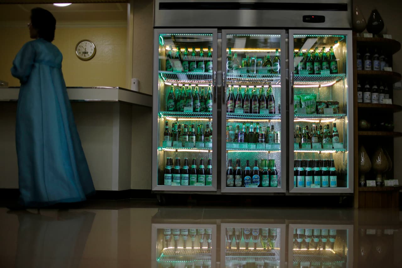 El festival de cerveza de Pyongyang fue establecido en 2016 como parte de un intento del gobierno surcoreano de aumentar el flujo de ingresos proveniente del turismo extranjero, pero la segunda edición del festival, correspondiente a 2017, fue suspendida.