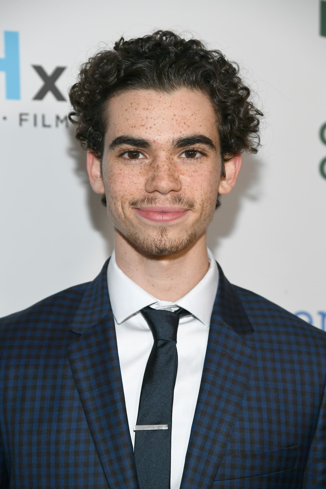 <b><a href="https://www.univision.com/famosos/colega-de-cameron-boyce-comparte-entranable-conversacion-privada-con-el-fallecido-actor-fotos" target="_blank">"Él (Cameron Boyce) estuvo aquí por una razón</a></b> y es nuestra misión asegurarnos de que su legado se mantenga. Cuando la gente deje de matarse unos a otros, nos retiraremos. Hasta entonces estamos armados con nuestras armas de paz y listos para la batalla", agregó Kitchen.