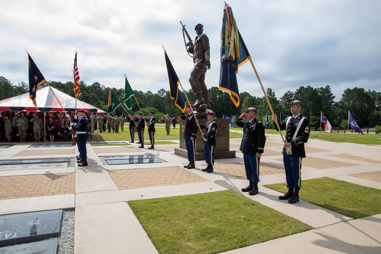 Además de Knauss, fueron homenajeados los soldados asesinados en 2017 durante una emboscada en Níger, África.