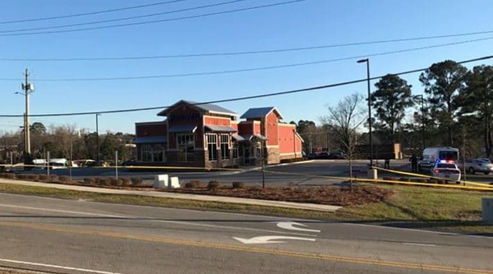 El tiroteo ocurrió poco antes de las 3:30 p.m. en la sucursal ubicada en el 2166 de Skibo Road.