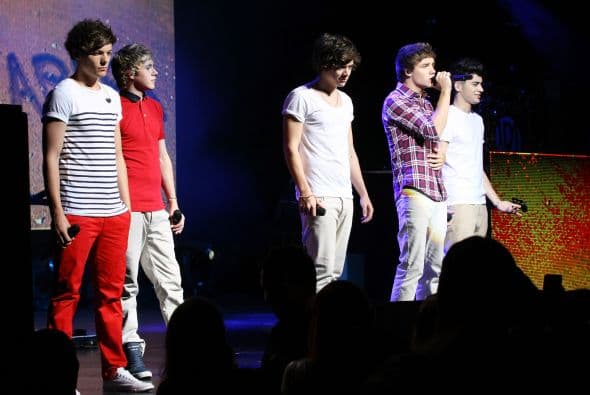 One Direction (21 años). Ganancias: $75 millones