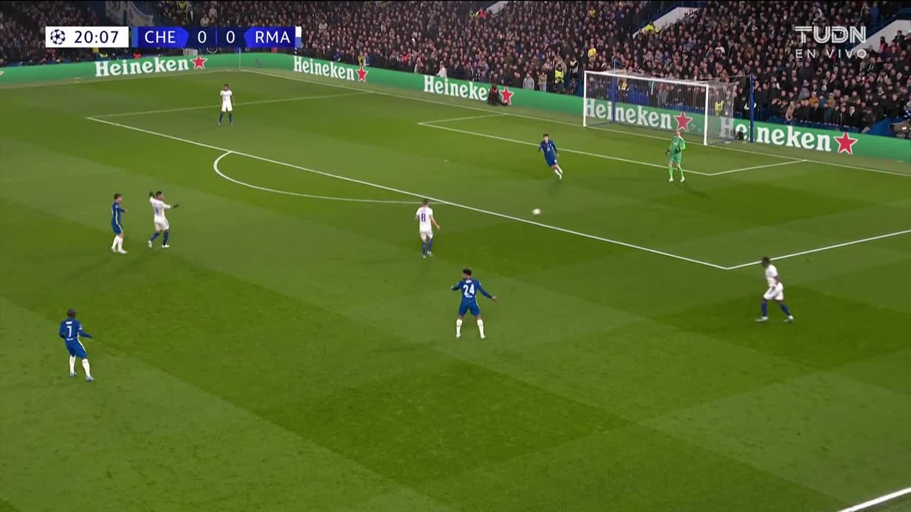 ¡GOL!  anota para Real Madrid. Karim Benzema