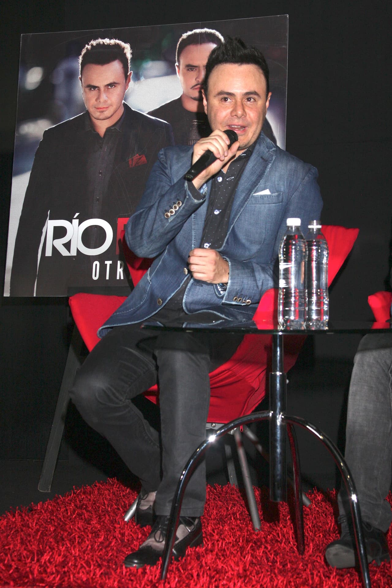 <b>El integrante de Río Roma </b>desechó las versiones publicadas sobre la supuesta infidelidad que habría causado el fin de su relación.