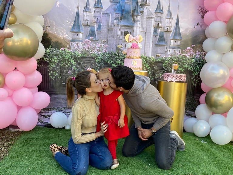 Esta foto es el reflejo del gran amor que existe en la familia Chacón Sarassa.