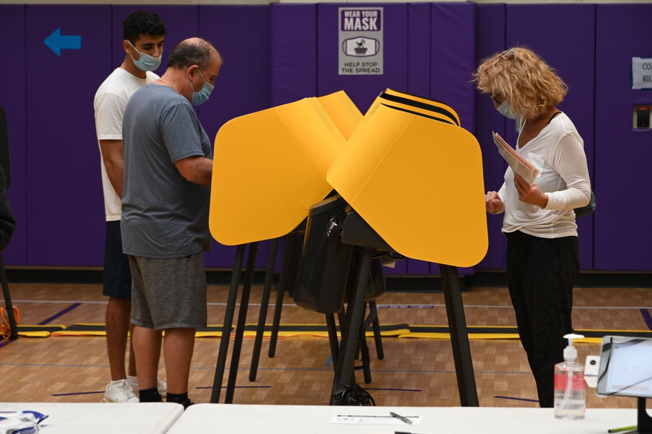 Voto anticipado en Los Ángeles “supera” expectativas con un 43.6% de votos emitidos en el condado