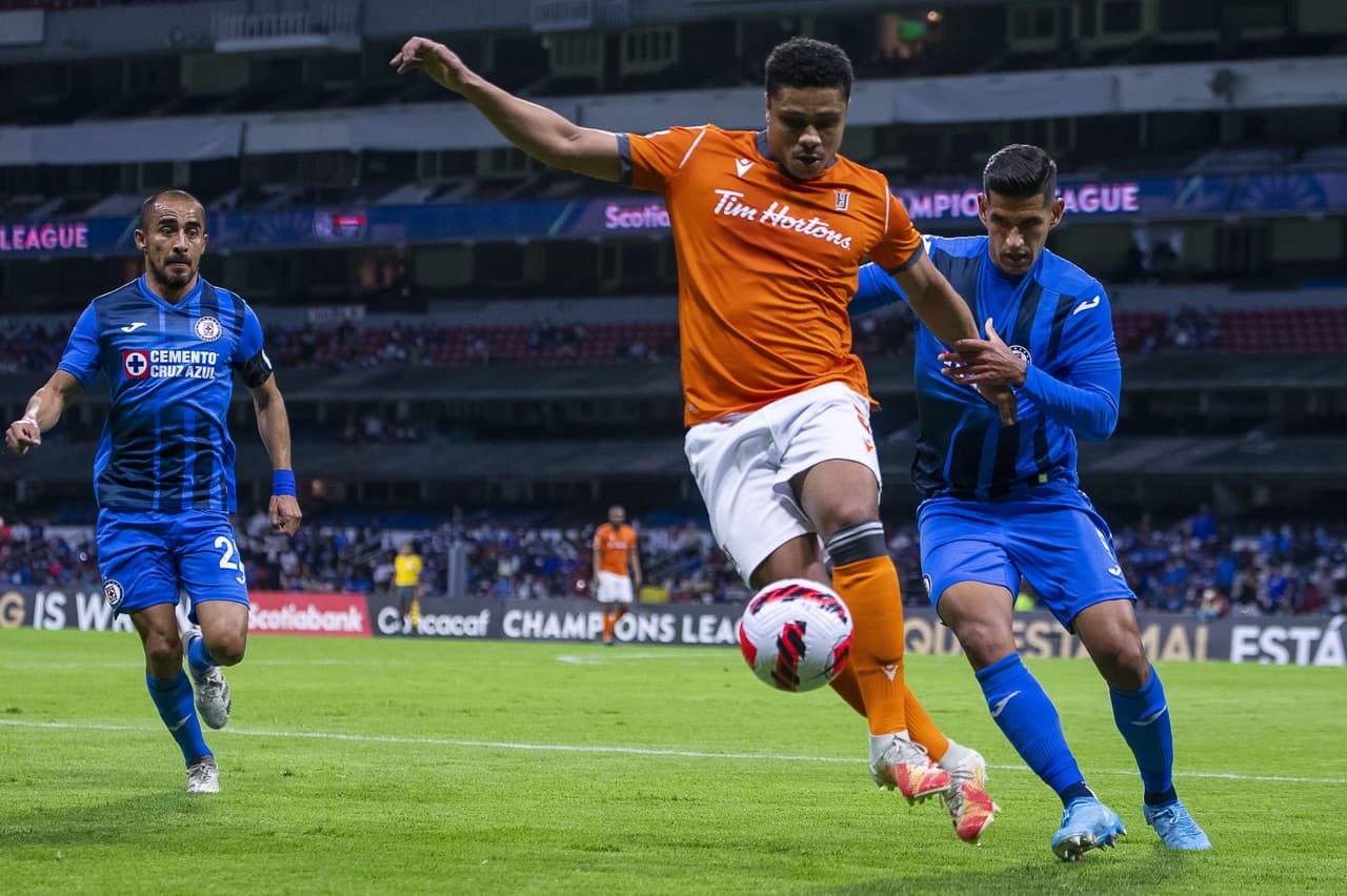 Las anotaciones de Juan Escobar, Rafael Baca y Ángel Romero, Cruz Azul golea 3-1 a Forge y aseguran su lugar en los cuartos de final.