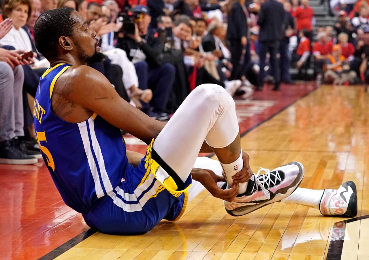El astro de los Golden State Warriors reveló este miércoles la gravedad de su lesión, dos días después de abandonar en el segundo periodo el quinto partido de las Finales de la NBA en Toronto, cuando reapareció tras ausentarse un mes debido a una dolencia en la pantorrilla derecha.