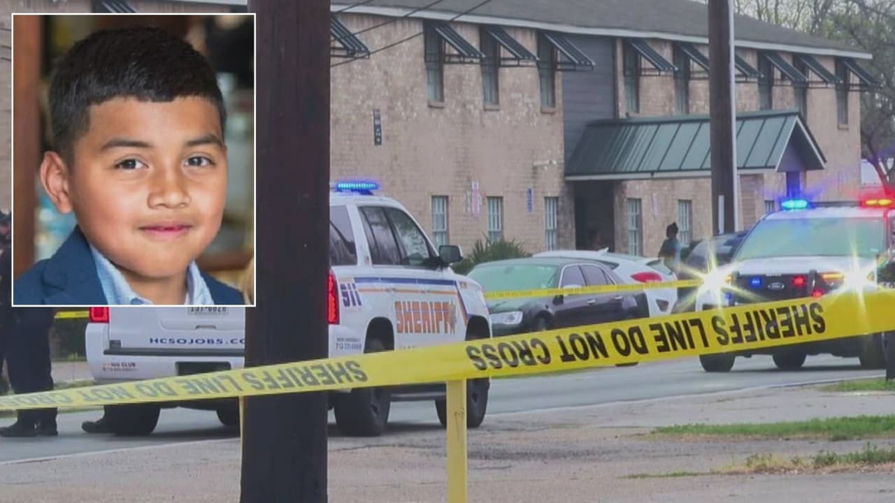 <b><a href="https://www.univision.com/local/houston-kxln/muere-nino-hispano-12-anos-disparo-dormia-condado-harris" target="_blank">Como Carlos Fernández, de 12 años</a></b>, fue identificado por su familia 
<b>el niño baleado mortalmente cuando se encontraba en su vivienda al este del condado Harris. </b>