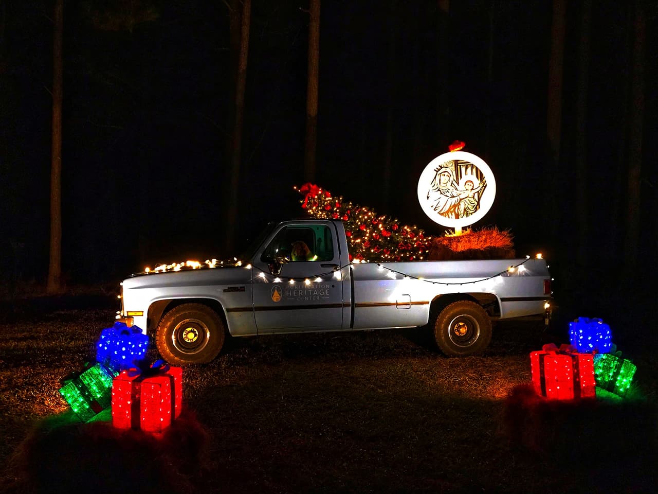 <b>Christmas Lights at A.H. Stephens</b>
<br>
<b>Fechas</b>: 24 de noviembre al 24 de diciembre
<br>
<b>Lugar</b>: A.H. Stephens State Park. 456 Alexander Street NW. Crawfordville, GA
<br>
<b>Sitio web</b>:
<a href="https://explore.gastateparks.org/info/222107?c=19814508">https://explore.gastateparks.org/info/222107?c=19814508</a>
<br>
<br>Visita el campo de eventos de 10 acres y mira las exhibiciones que han instalado una gran cantidad de socios del sitio, voluntarios y empresas del área. También habrá refrigerios, una película y, si el clima lo permite, una fogata.