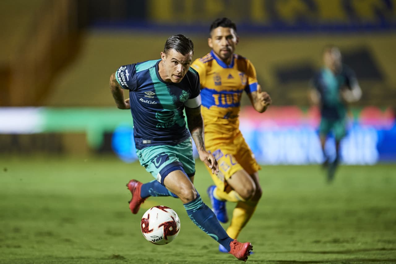 Tigres sentencia el partido en los primeros 10 minutos con goles de André-Pierre Gignac y Eduardo Vargas y al Puebla no le da tiempo de empatar y terminan cayendo 2-1.