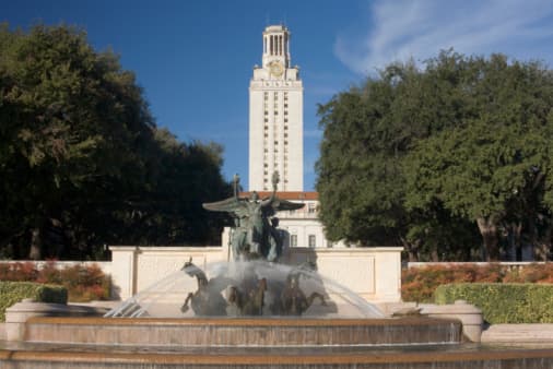 Universidad de Texas en Austin ofrecerá clases en línea todo el semestre de primavera