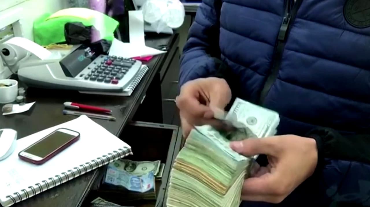 Alza de precios en EEUU y políticas migratorias golpean envío de remesas a México