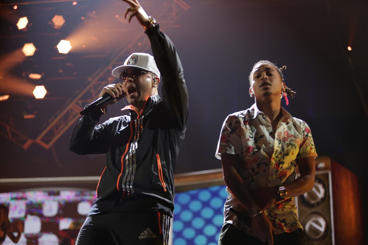 Wisin y Ozuna llenaron con su energía el que será el escenario de Premios Juventud.