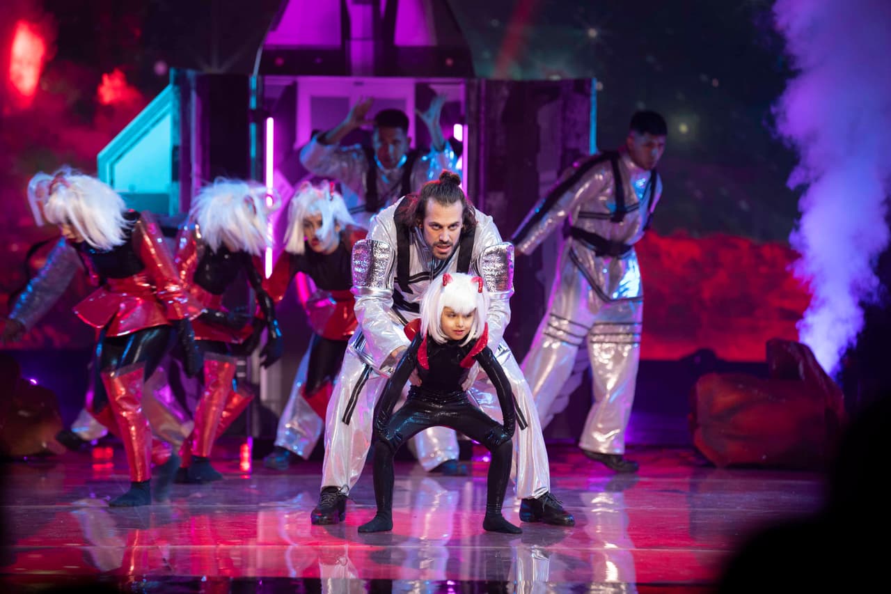 Lambda García y Liani fueron los encargados de cerrar la ronda con una gran coreografía impactante del tema 'Elastic Heart'. El performance emocionó en especial a la consejera Kim Loaiza, quien no daba crédito a lo que acababa de ver.