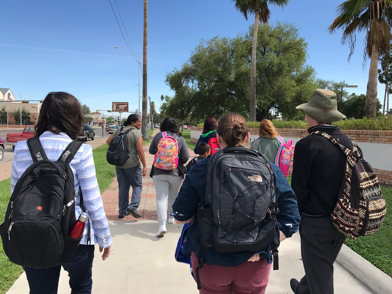 Una salvadoreña sordomuda consigue que le envíen a EEUU con su familia para pelear su caso de asilo