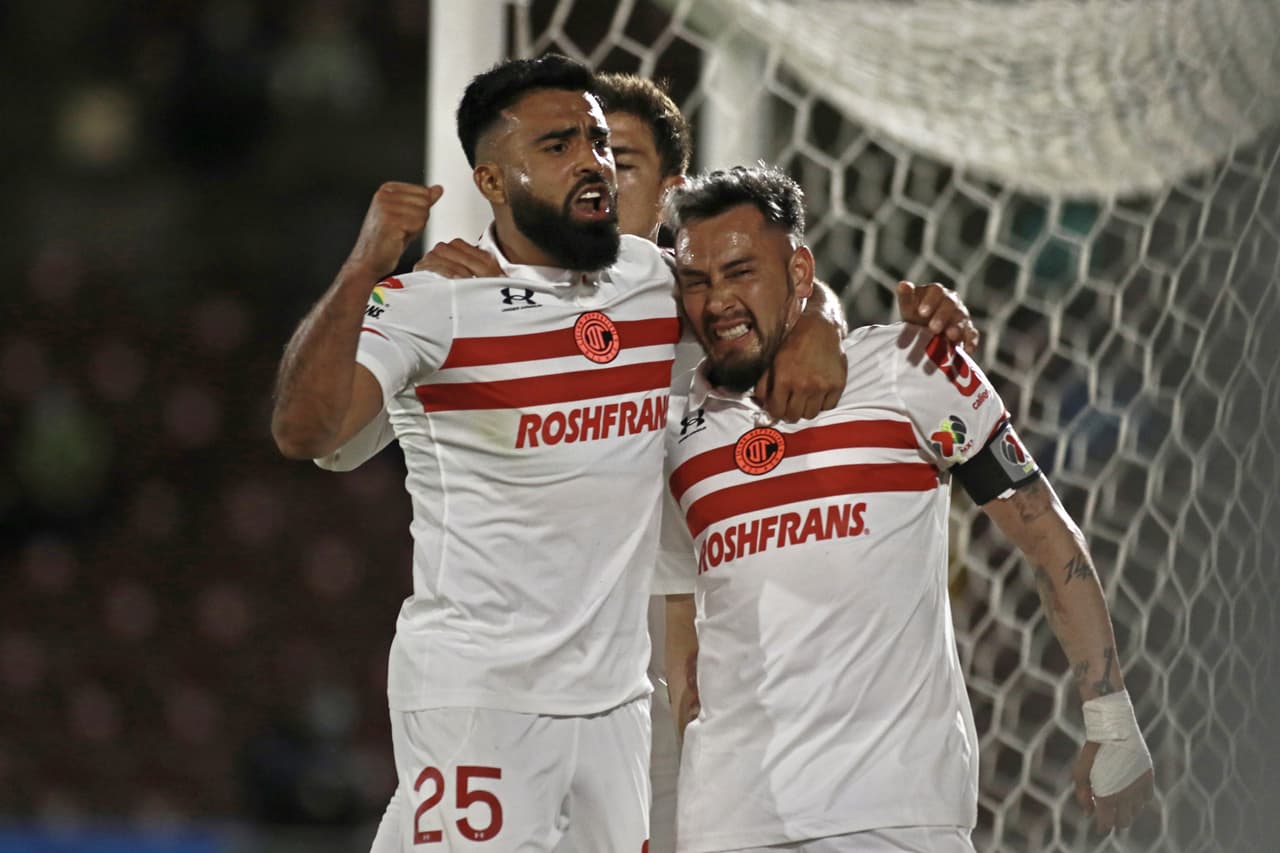 Toluca tomó nuevamente los hilos del partido y al 64' obtuvieron su revancha desde los 11 pasos. Sambueza no perdonó para el 1-2.