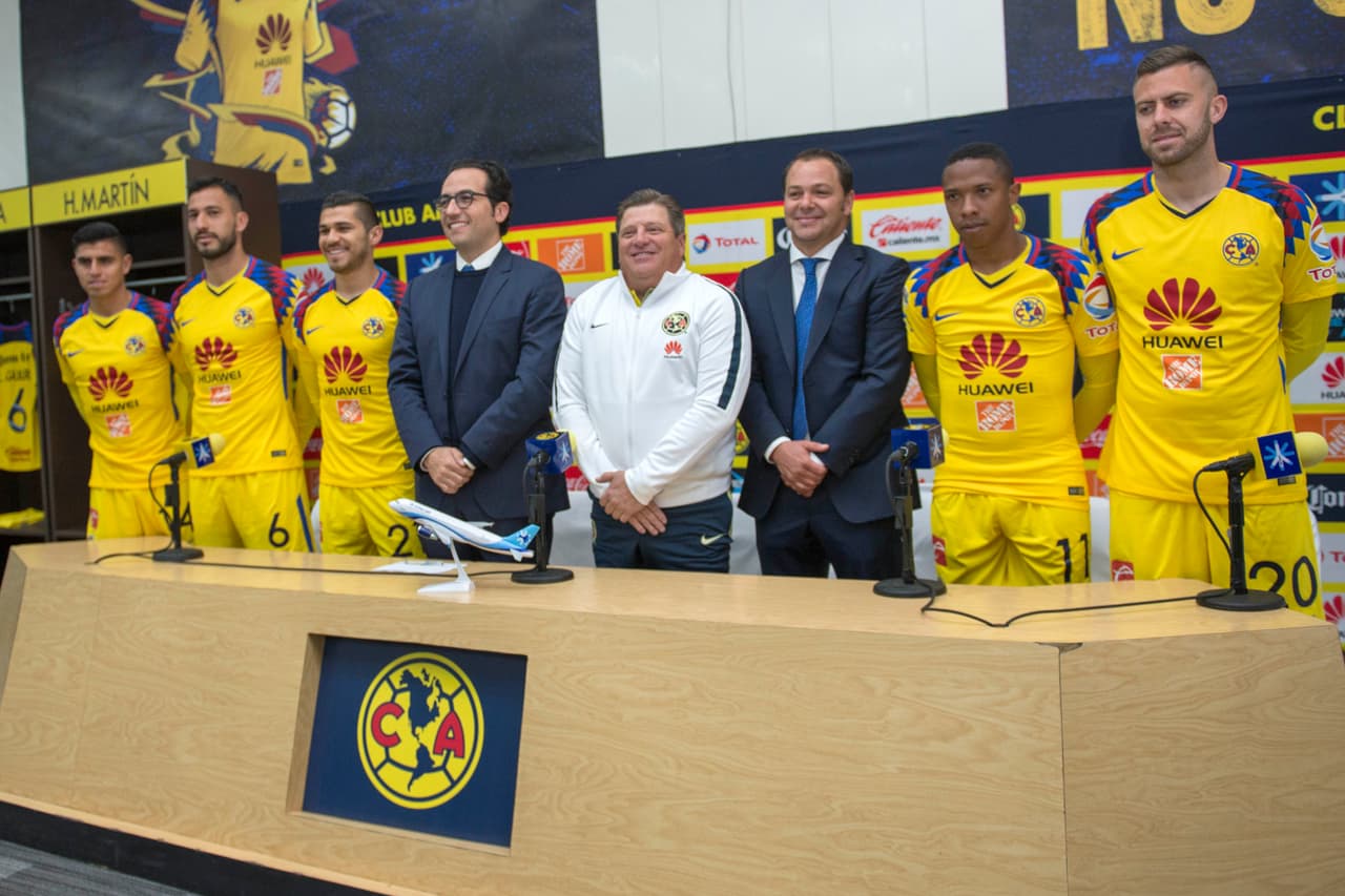 Hace tan solo unos días fue presentado como jugador del conjunto de Coapa junto a los otros refuerzos: Joe Corona, Emanuel Aguilera, Andrés Ibargüen y Jérémy Ménez.