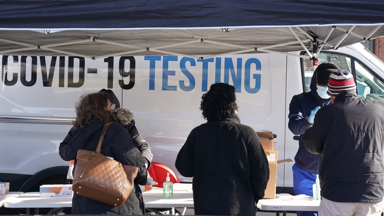 <b>Esto es lo que recomiendan en el BBB: </b>
<br>
<br>
<b>Usa fuentes oficiales: </b>Verifica en la página web del gobierno local para saber dónde se están realizando pruebas gratuitas, así como en la página del Departamento de Salud del Estado.
<br>