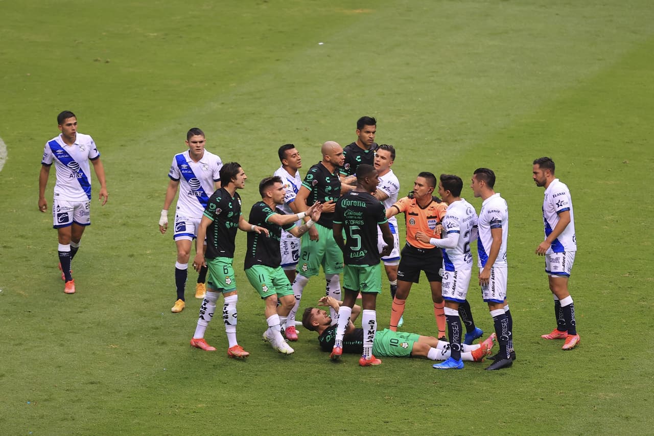 Las emociones llevaron los corazones al límite y hubo dos conatos de bronca en el partido.