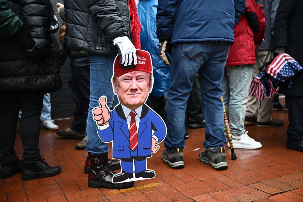 Se tiene prevista la actuación de 
<b>artistas como Kid Rock y Village People</b>, además de los discursos de varios allegados al presidente electo.
<br>