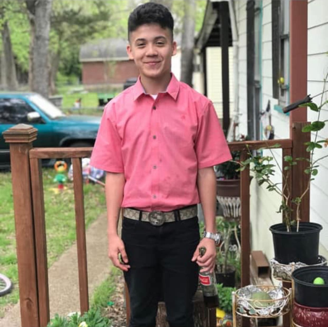 La víctima fue sorprendida ya que no sabía que los supuestos compradores de los audífonos también resultarían ser sus agresores.
<br>