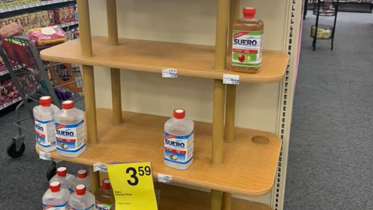 La gelatina se puede mezclar con “Pedialyte” en lugar de agua para agregar electrólitos cuando un niño está vomitando o no quiere comer o beber suficientes líquidos. 
<br>