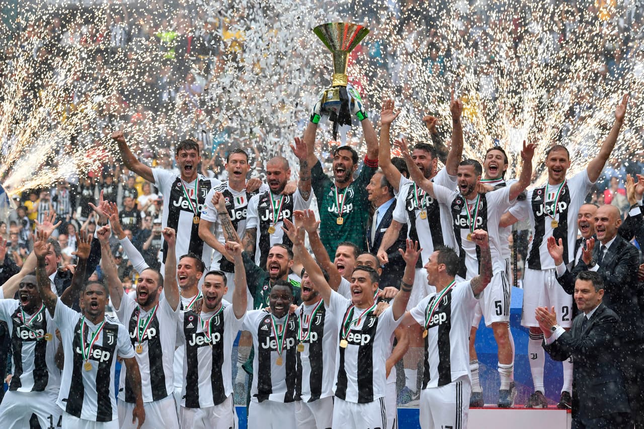 Ya al momento de ser campeón, recibió el trofeo por el título de la Serie A, el séptimo consecutivo para su equipo.