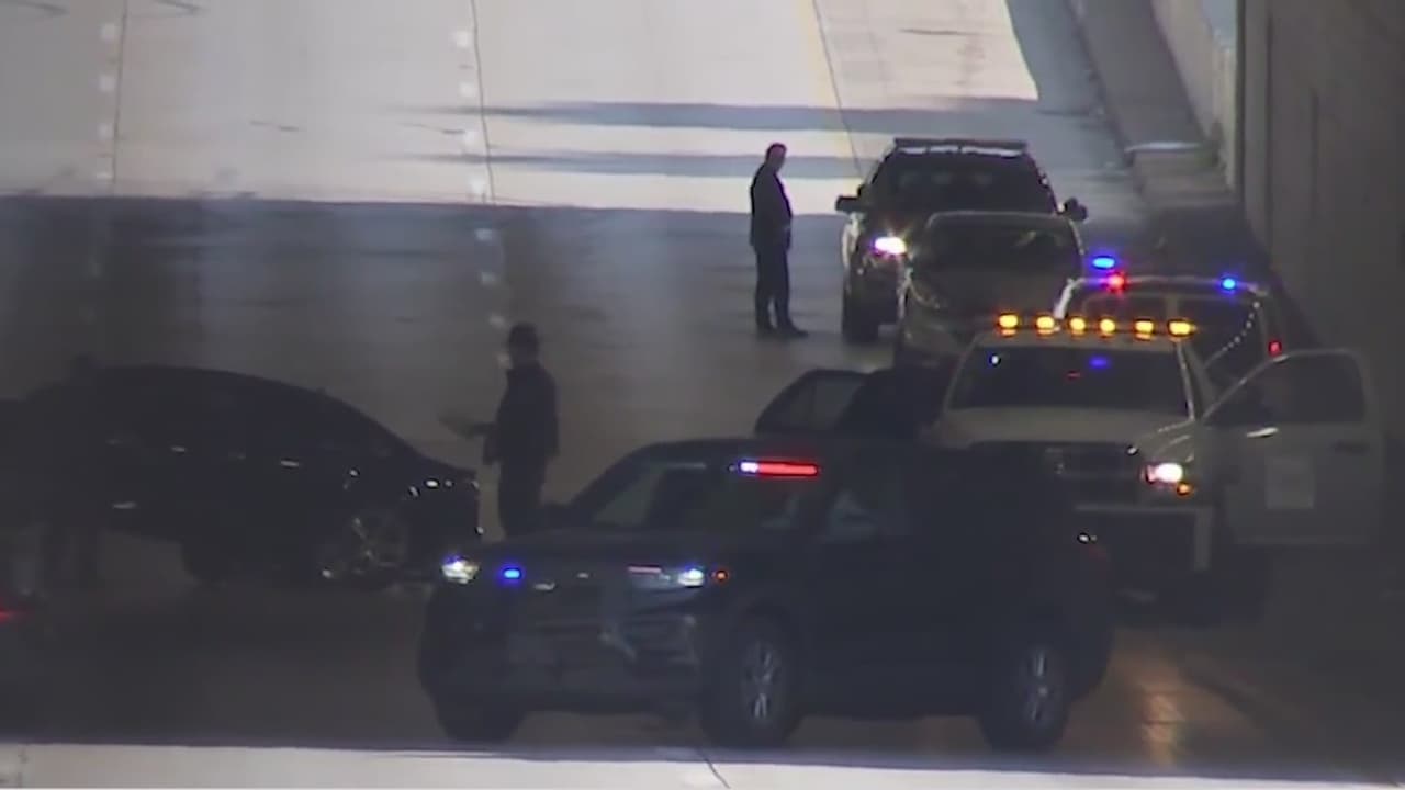 Joven de 18 años muere durante un tiroteo desatado durante una carrera callejera en Filadelfia