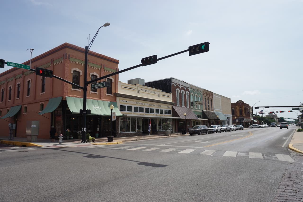 <b>Gainesville, Texas</b>
<br>
<br>Días promedio de las viviendas en el mercado: 18.
<br>
<br>Precio promedio de cotización: 162,360 dólares.
<br>
<br>Ofertas activas en julio de 2021: 103.
<br>
<br>Tamaño promedio de las viviendas en venta: 1,239 pies cuadrados.
<br>
<br>Según el informe, la vivienda típica estadounidense pasó 38 días en el mercado en julio de 2021, mucho menos de los 60 días que pasó durante el mismo mes en 2020.
<br>