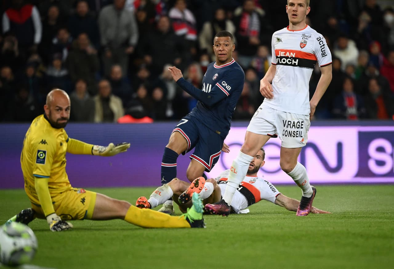 El PSG goleó al Lorient gracias a los dobletes de Neymar y Mbappé, así como otro tanto de Messi.