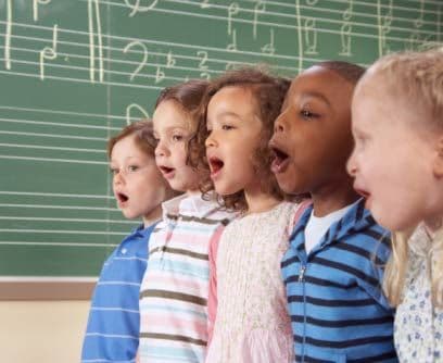 Las consideraciones extraescolares Considere ... ¿Son importantes los programas de música y arte?¿Son importantes los deportes? ¿Cuáles deportes? ¿Quiero una escuela donde se espera que los padres estén muy comprometidos e involucrados en las actividades y en las deciciones?¿Son importantes las clases de otros idiomas? ¿Cuáles idiomas?