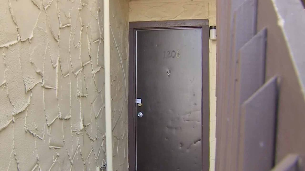 Una persona indicó que visitó el departamento de la familia y detectó un olor fétido.