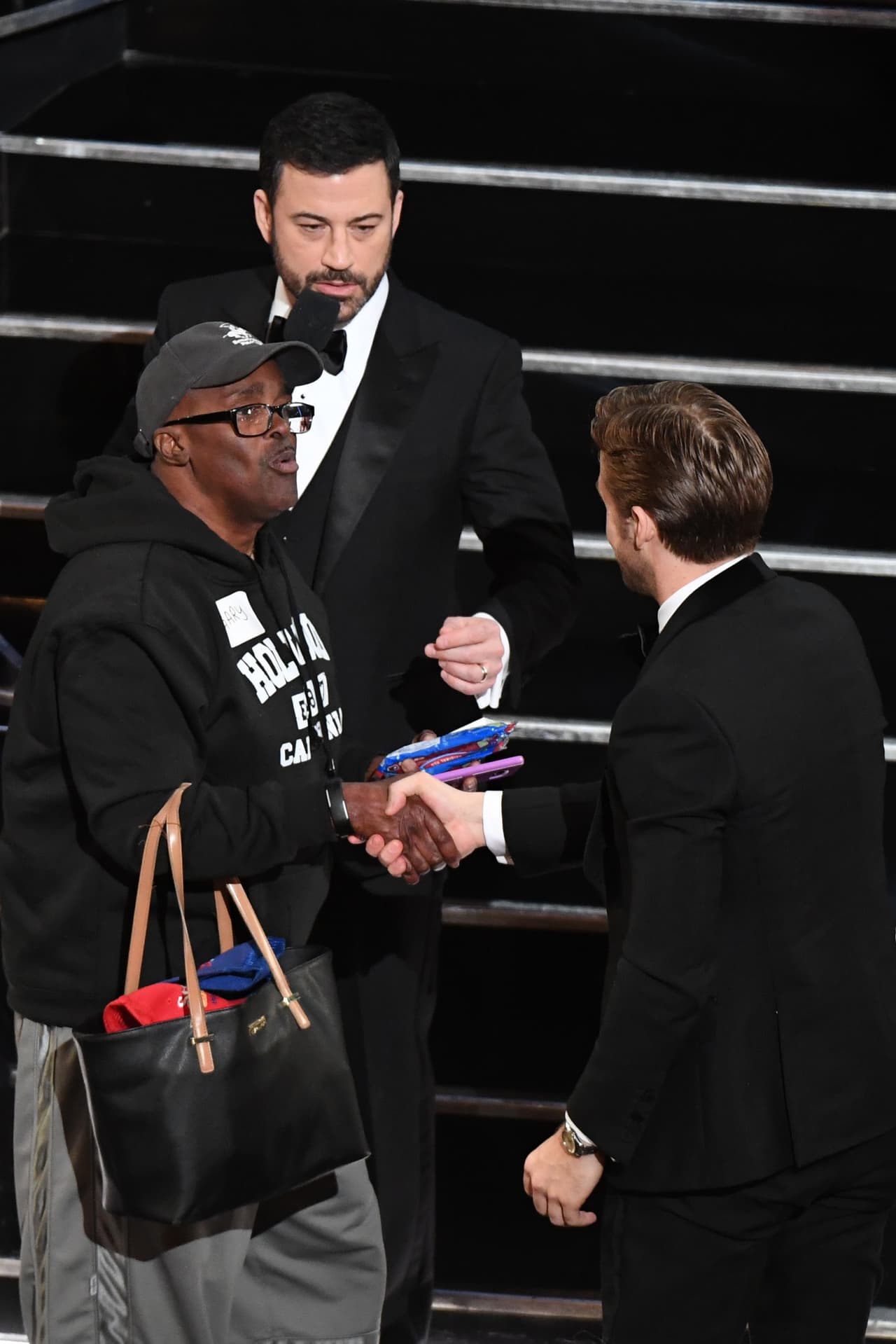 Aunque había admitido que sólo estaba prestando atención a los actores afroestadounidenses, Gary terminó saludando a Ryan Gosling, nominado a Mejor actor por 'La, La, Land'.