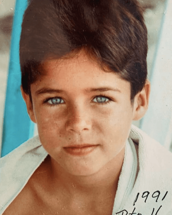 Originario de Guadalajara, Jalisco, el actor comenzó 
<a href="https://www.univision.com/shows/la-desalmada/jose-ron-carrera-trayectoria-novelas-la-desalmada-estreno-univision-fotos">su carrera artística</a> en 2004 con el melodrama ‘Mujer de madera’. Entre sus otros proyectos más importantes se encuentran ‘La que no podía amar’, ‘Simplemente María’ y ‘Rubí’.