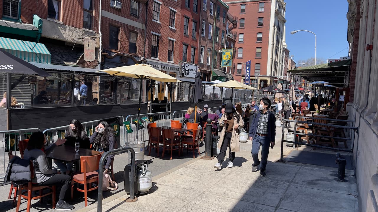 El Departamento de Salud dijo que una orden que requiere que las personas usen máscaras mientras están fuera de casa se levantará una vez que el 70% de los residentes de Pensilvania de 18 años o más estén completamente vacunados.