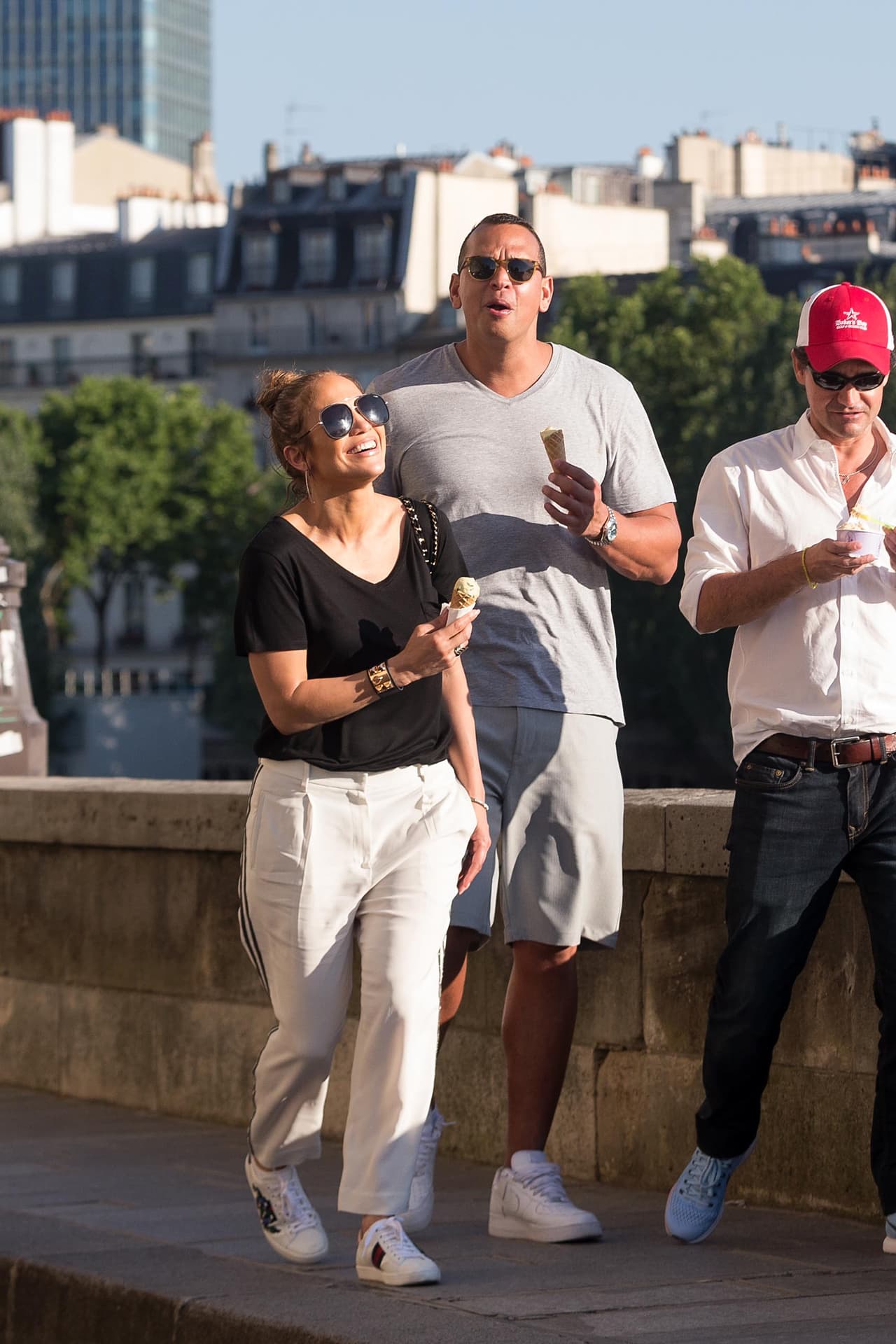 Ella ríe, él protesta... pero quién no ha tenido desacuerdos en un viaje con su pareja.