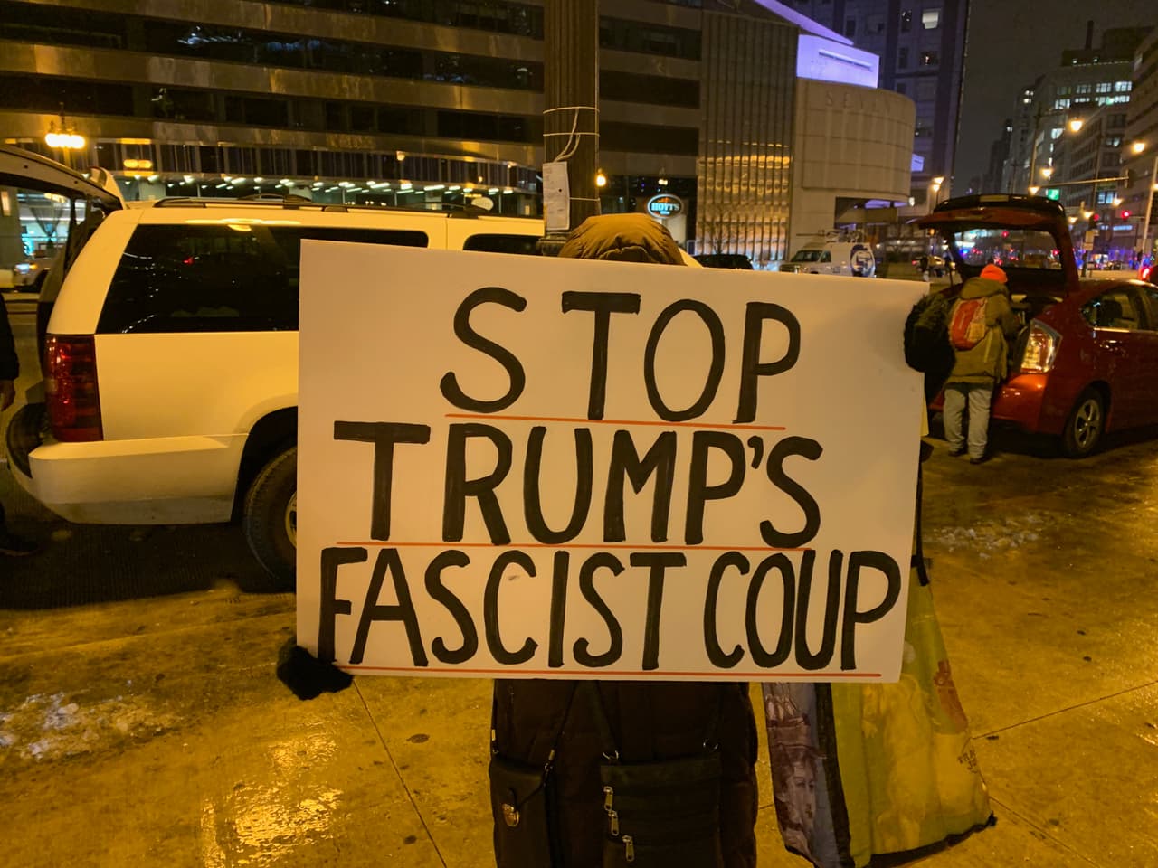 "Les guste o no, Joe Biden ganó las elecciones y el parar este proceso es ilegal" dijo este residente de Chicago.