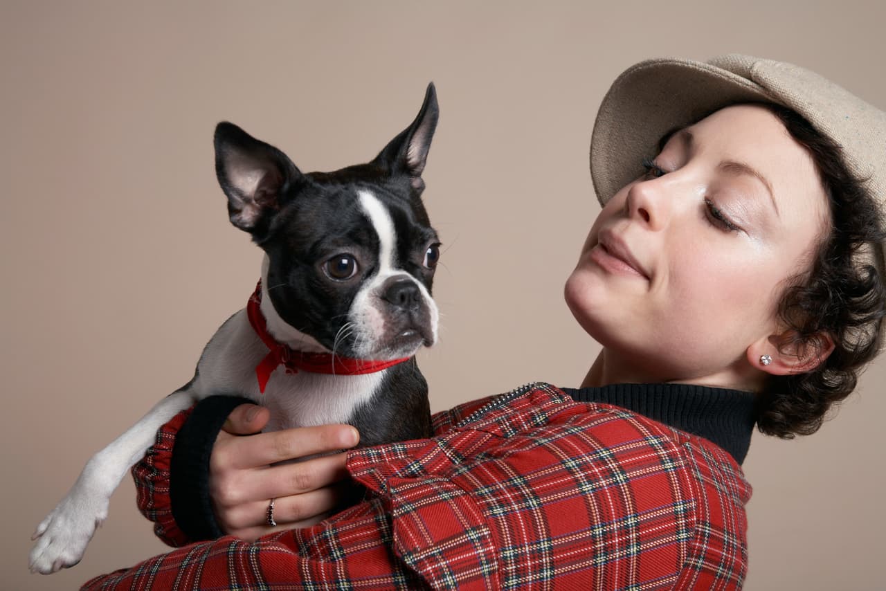 La actividad física, incluida una caminata con el perro, ayuda a fortalecer los huesos y músculos, y reducir la pérdida ósea.