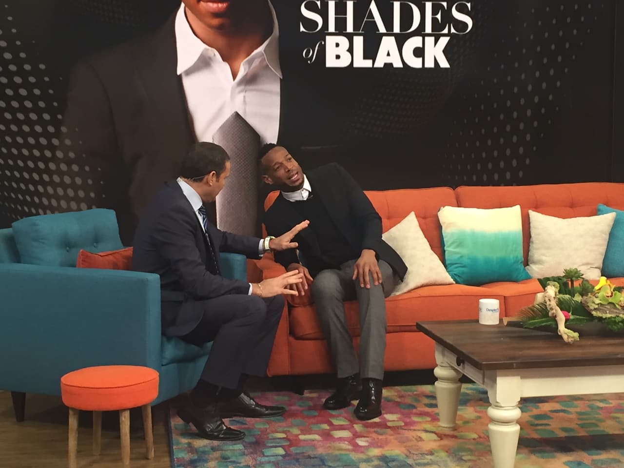 'Fifty Shades' cambió de color y ahora con Marlon es más cómica que nunca.