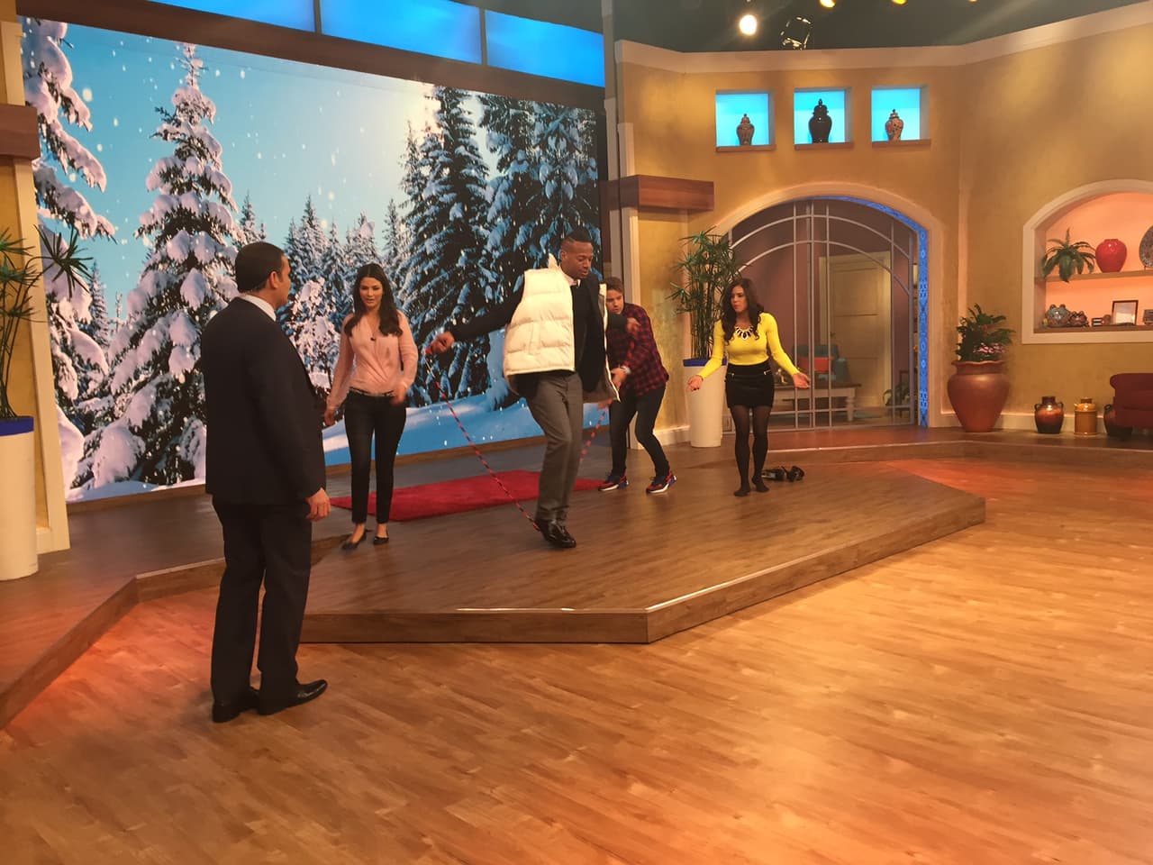 Marlon Wayans saltó como nunca y demostró que está en buena condición física.