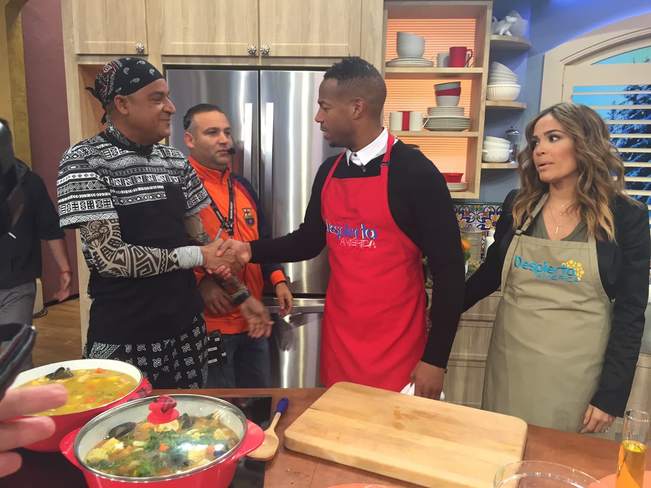 El Chef Carlos le dio la bienvenida a su ayudante de lujo.