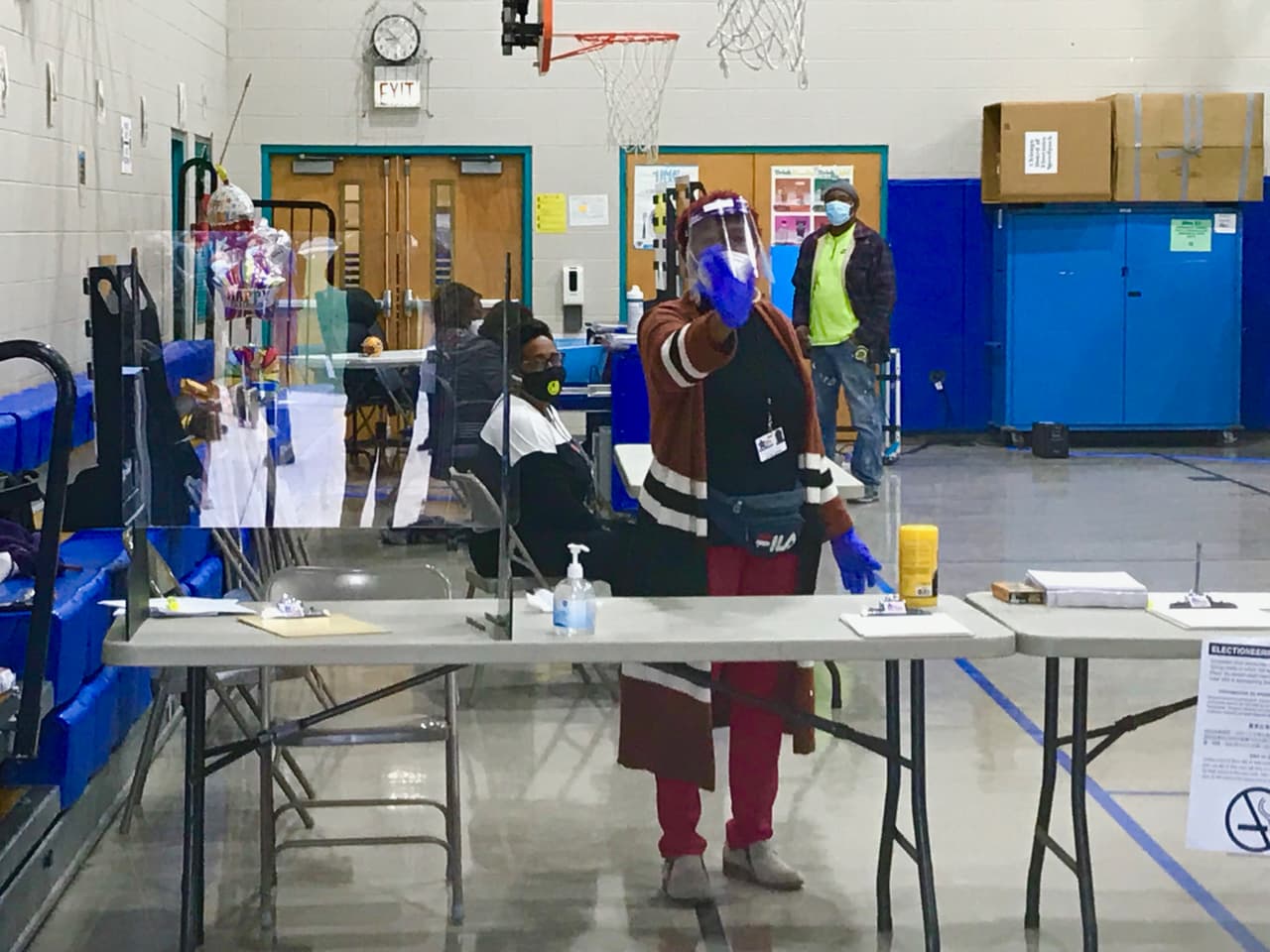 Primer día de votación temprana en La Villita y Pilsen.