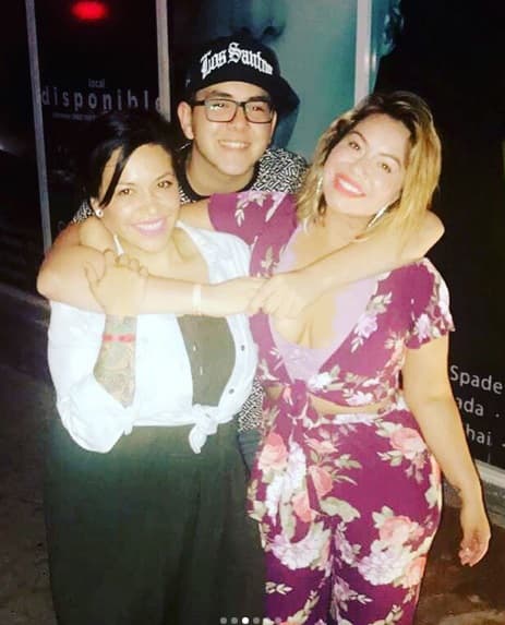Felices, unidos y alejados de las polémicas y los chismes, así pasan sus vacaciones de fin de año en Cancún, en el sureste mexicano, los hijos de Jenni Rivera: Jacquie, Johnny y 'Chiquis' Rivera.