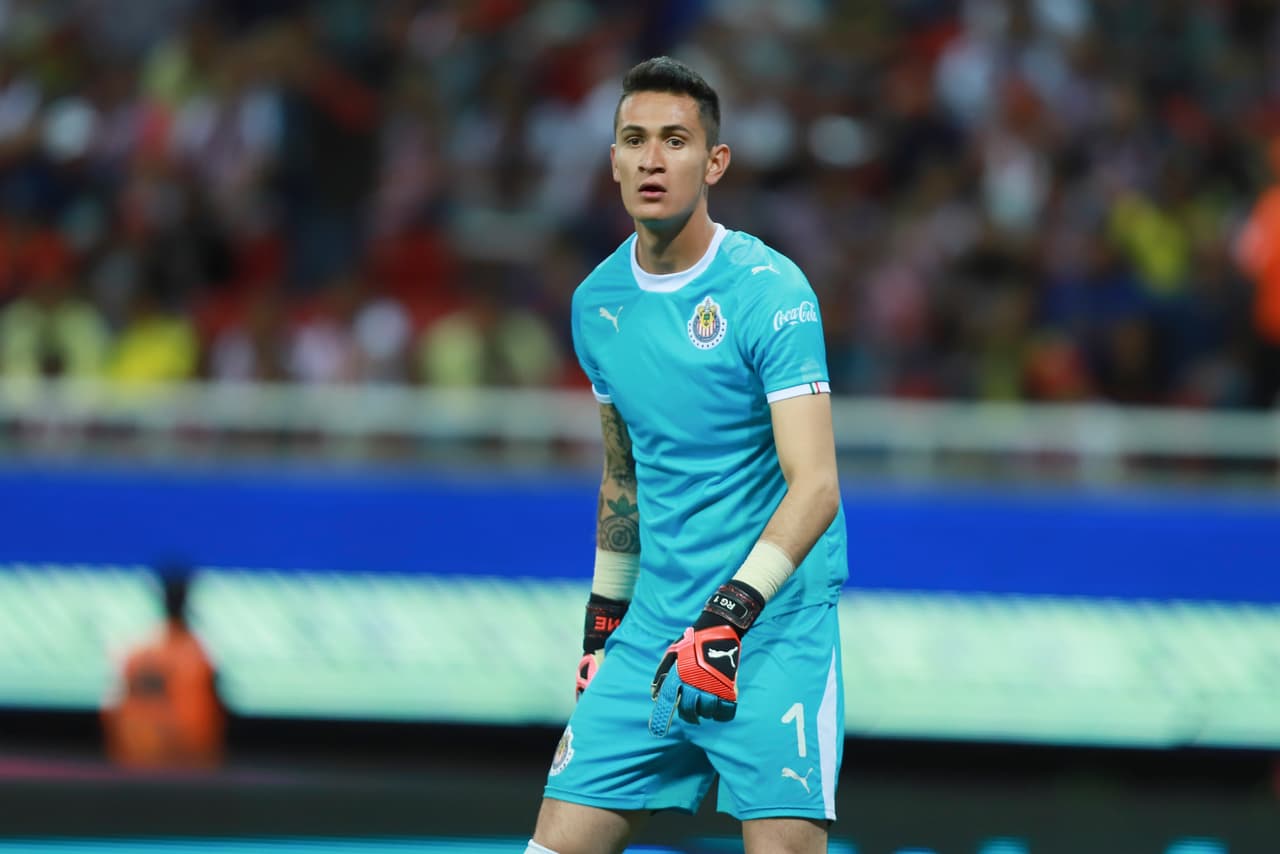 Aunque tuvo su cuota de responsabilidad en el segundo gol de las Águilas, el arquero Raúl Gudiño salvó en un par de ocasiones más al Rebaño durante el juego.