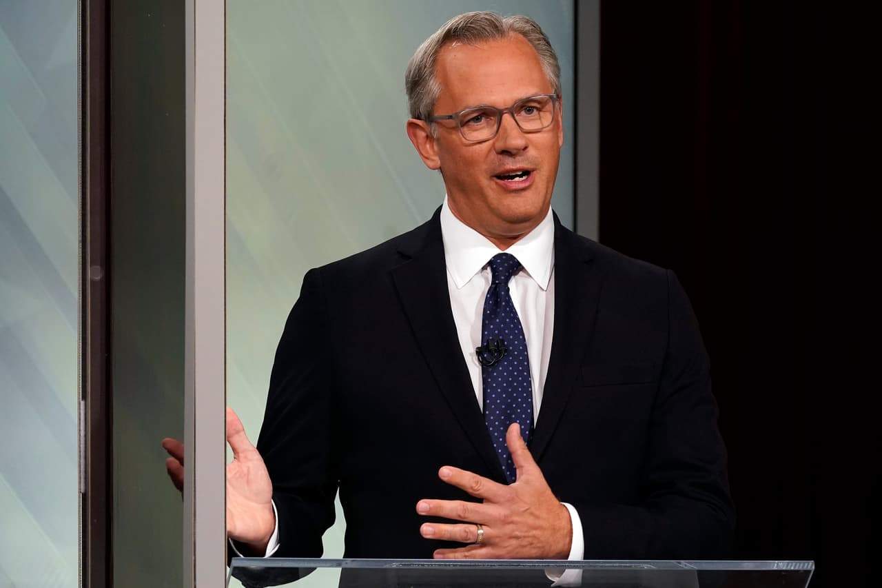 “Es más fácil morir de gripe que de coronavirus”: Dan Forest minimiza la pandemia en debate por la gobernación