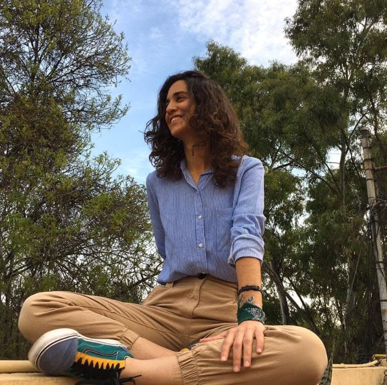 <b><a href="https://www.univision.com/shows/el-gordo-y-la-flaca/fanaticos-de-sabrina-sabrok-reunen-dinero-para-sus-nuevos-implantes-de-senos-video/embed?simple&autoplay" target="_blank">"Nunca me ha llamado la atención lo que hace"</a></b>, dijo la joven, "Sabrina me parió, pero quien realmente me ha hecho lo que soy es Gaby, la mujer de mi papá". 
<br>