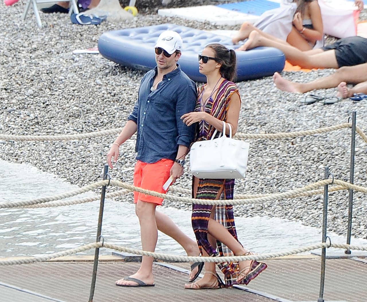 Bradley Cooper e Irina Shayk comenzaron a salir en la primavera de 2015. 
<a href="https://www.quien.com/espectaculos/2019/06/07/la-historia-de-amor-de-bradley-cooper-e-irina-shayk" target="_blank">De acuerdo con reportes de la prensa</a>, los presentaron amigos en común. Su relación se oficializó cuando empezaron a ser vistos en algunos eventos en 2016, año en que anunciaron que la modelo estaba embarazada de Lea de Seine, quien nació en marzo de 2017.