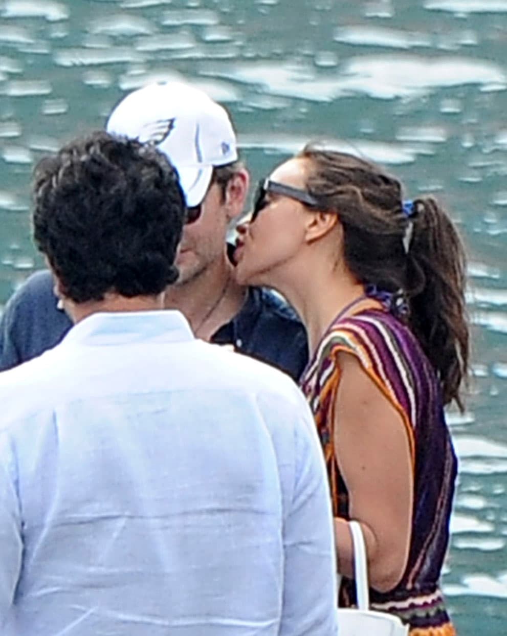 ¡Ahora uno en la boca, tórtolos!