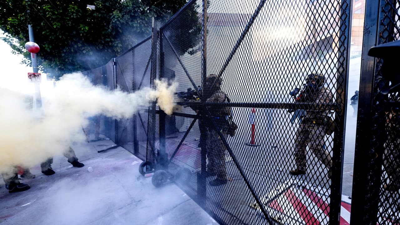 Estudiante pierde un ojo tras recibir disparo de agente federal en protesta No Kings en Los Ángeles