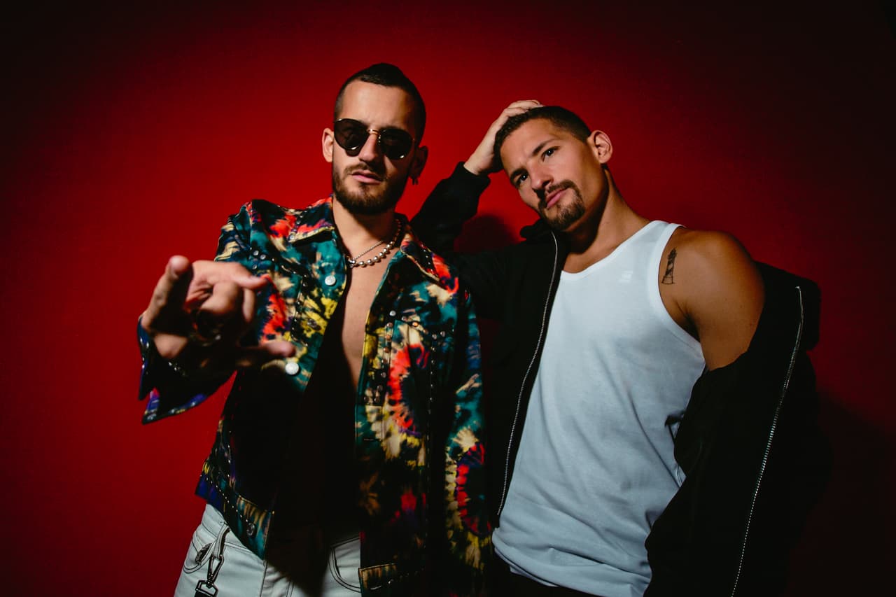 Los hermanos más divertidos Mau y Ricky se encuentran preparando un número especial. A ellos los veremos en el escenario junto a Thalía para interpretar su tema ‘Ya tú me Conoces’. También están nominados este año a Colaboración del Año – Tropical.
<br>